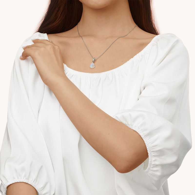 Sparkling Shell Pendant