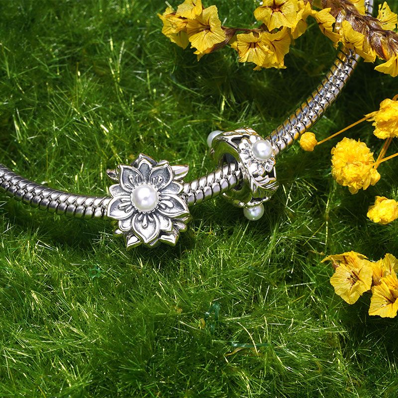 Daisy Stopper Charm