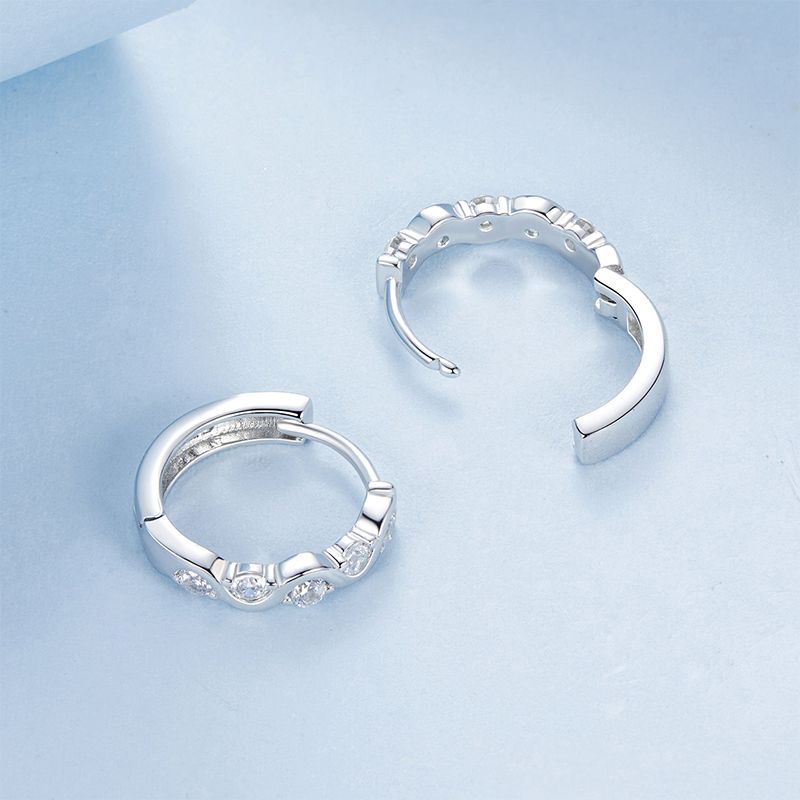Wavy Sparkling Hoop Earrings