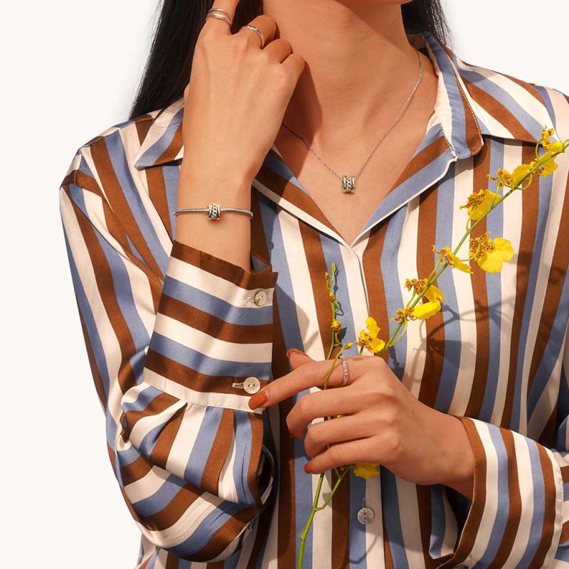 Interlocking Link Pendant Necklace