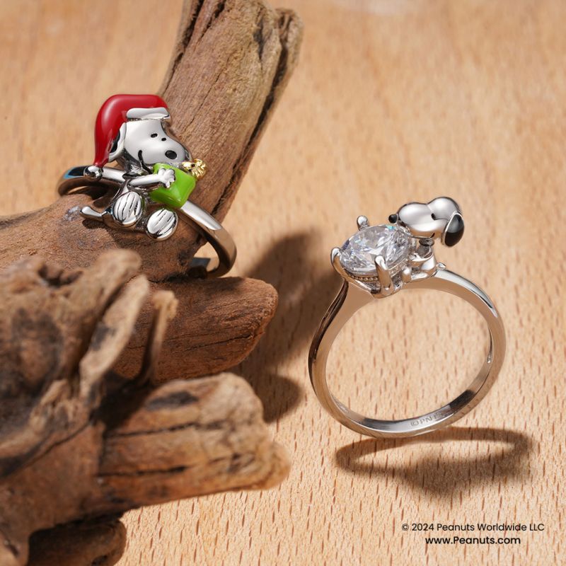 Peanuts Christmas Snoopy Ring