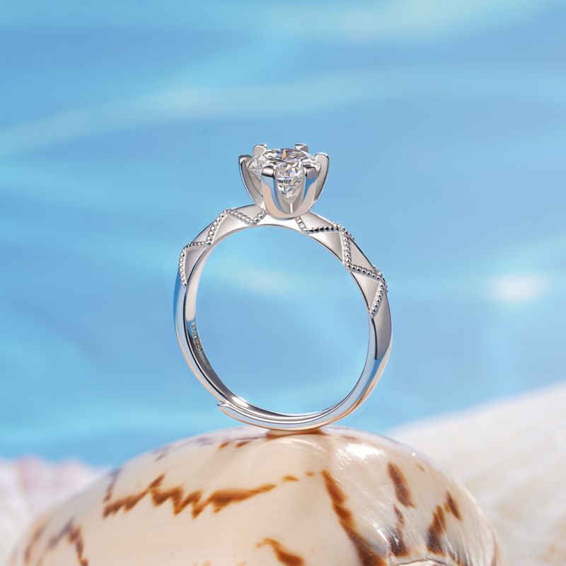 Classic 1Ct Round 925S & VVS Moissanite Ring
